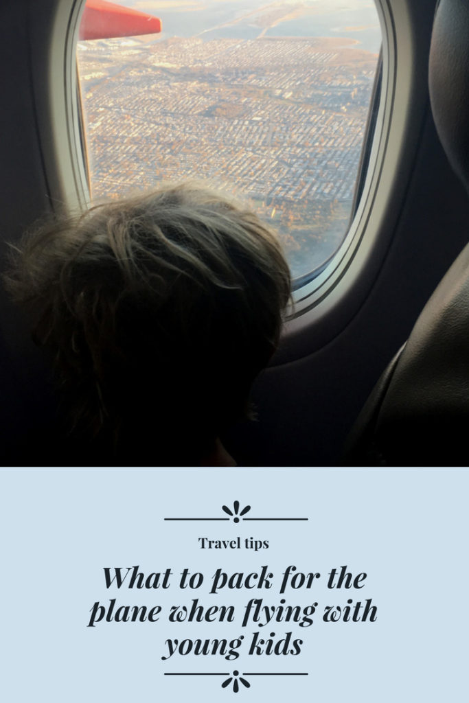 What to pack for the airplane when flying with young kids. || ofmountainsandearth.com